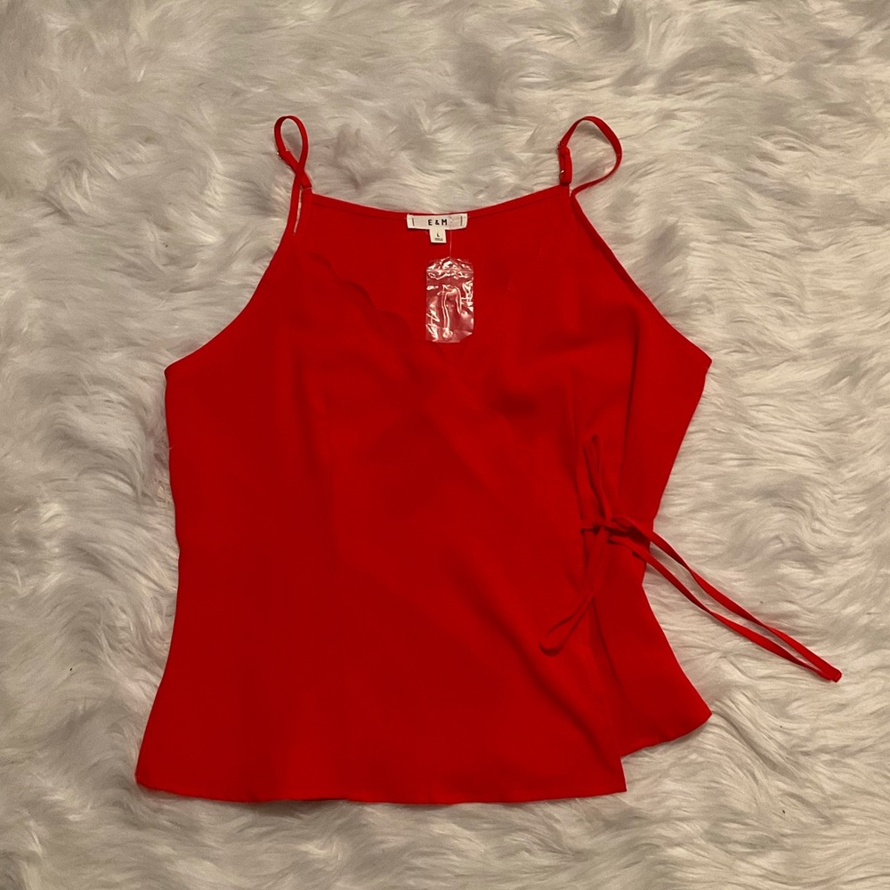 Red E & M wrap tank size L